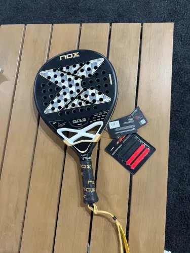 Raquete padel NOX AT10 Genius 18K Alum 2026 do Tapia.