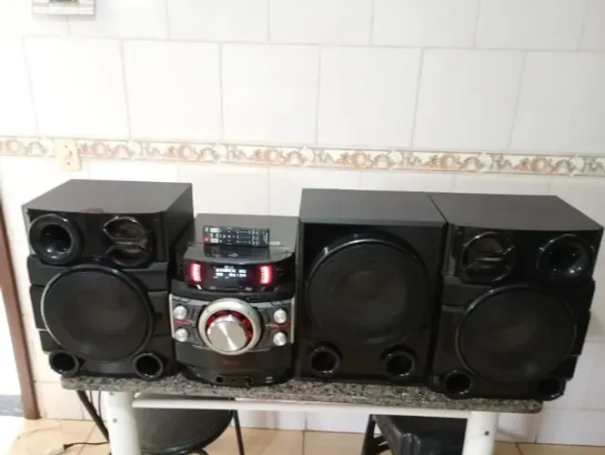 Som LG - Muito Potente - 1800W/Rms - Bluetooth, Usb, Cd/mp3, Rádio e Aux. Bem conservado.