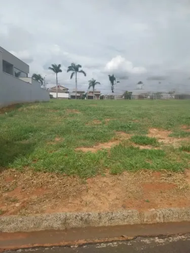 Imóvel para venda tem 405 metros quadrados
