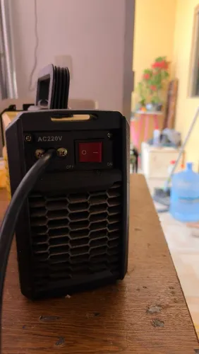 Vendo Máquina de solda W.K 250A.. funcionando perfeitamente..