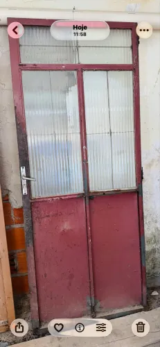 Porta Metálica com Vidros