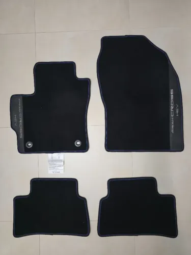 Vendo Tapete de Carpete para Toyota Corolla Cross