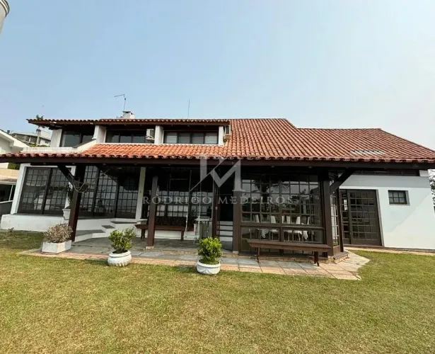 Casa com uma vista incrível com 4 dormitórios e 4 vagas de garagem no Bosque das Mansões -