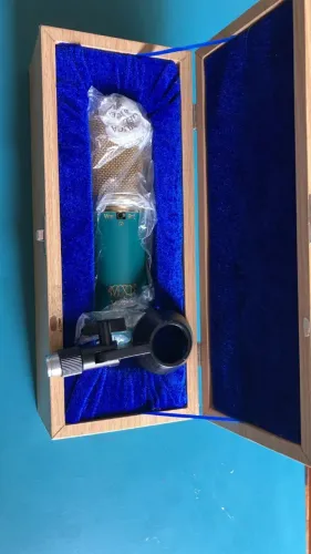 Microfone Condensador Com Duplo Diafragma Mxl V67i Verde