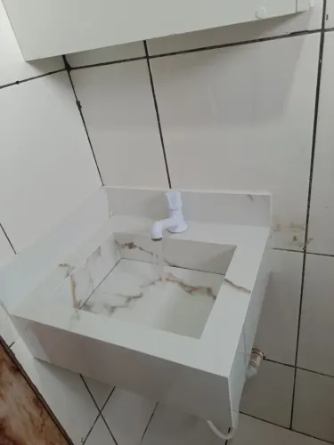 Pia de banheiro em porcelanato