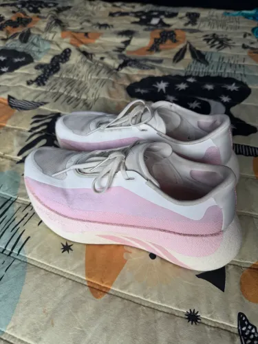 Tênis hyperboost rosa tamanho 38