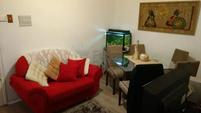 Apartamento Térreo com Pátio: Churrasqueira, Banheiro Auxiliar e Condomínio Seguro