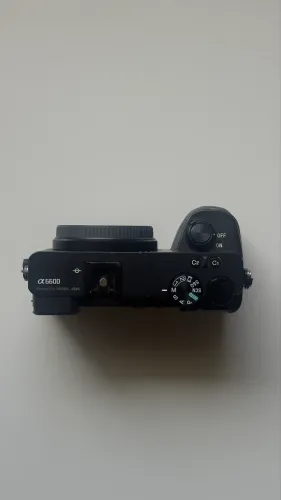 Câmera Sony A6600 + lente Sony 35mm + cartão 128GB