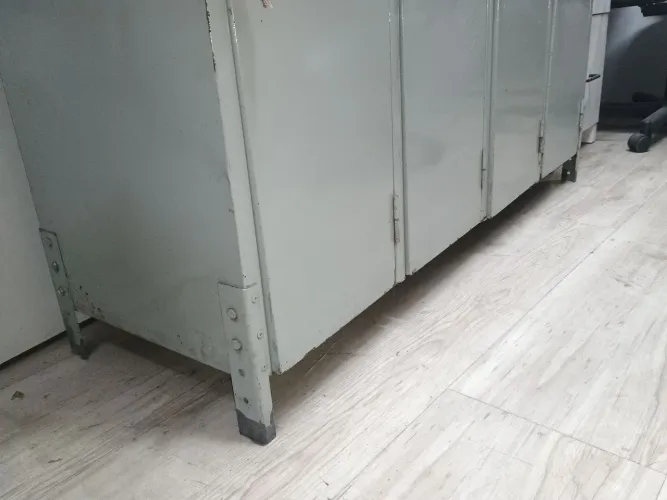 Armário roupeiro de aço