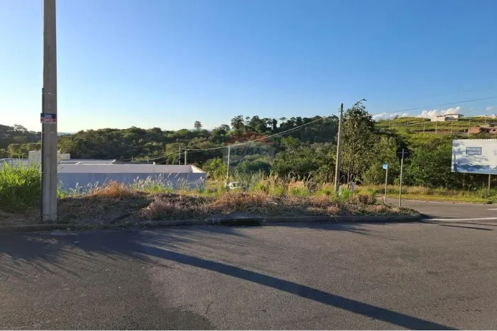 RE/MAX VENDE Terreno Comercial / Residencial em Portal Aliança, com 299,45 m2, em São João