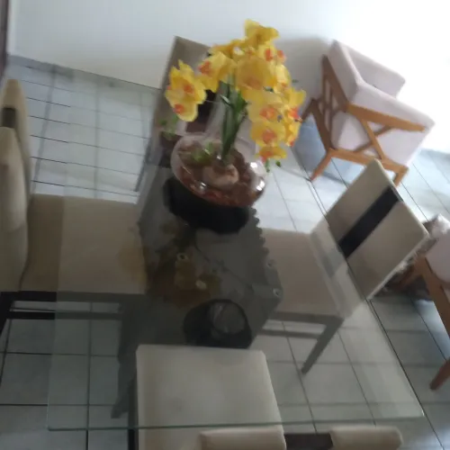 Vendo mesa usada com 4 cadeiras para sala de estar/jantar