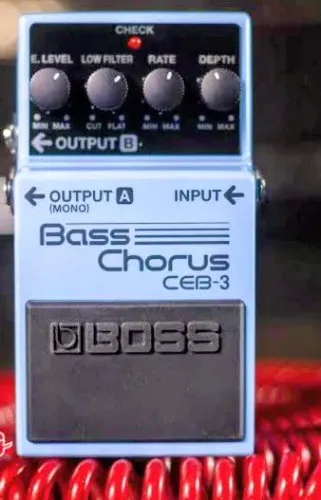 Pedal BOSS Chorus  para Contrabaixo 