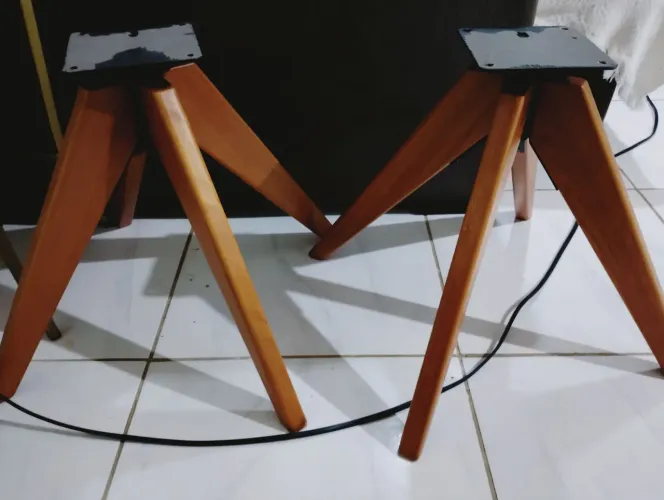 Pés de cadeira/poltrona