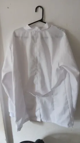 Vendo jaleco semi novo , sem marca de uso ! 40 reais , tamanho G