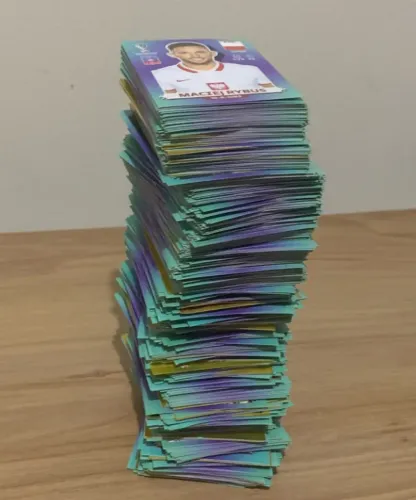 Lote 860 figurinhas originais copa do mundo 2022