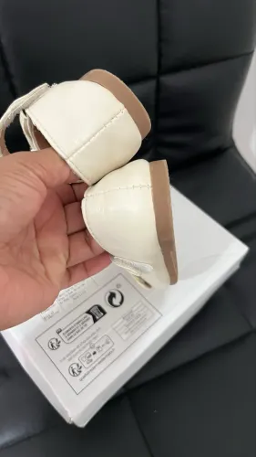 Sapatilha infantil off white nova num 23/24