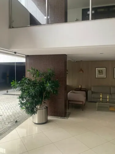 Excelente quarto e sala a poucos metros do Shopping da Bahia.Oportunidade!