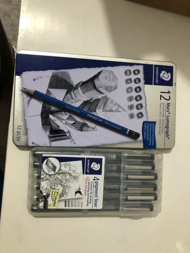 Canetas nanquim e lápis grafite da Steadtler