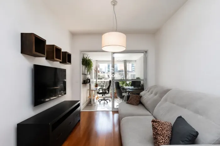 Apartamento à venda com 2 quartos no Centro em Curitiba