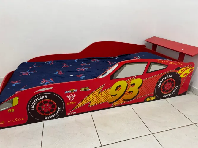 Vende-se Cama infantil com colchão