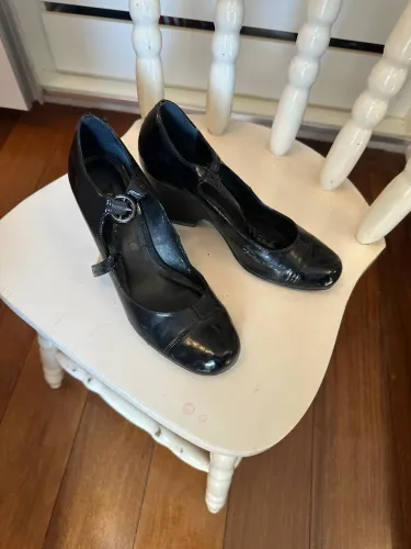 Vendo sapato tipo boneca preto 
