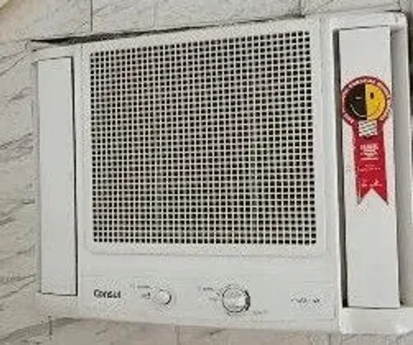 Ar-condicionado de janela Consul Multi Air de 7500 BTU/h.