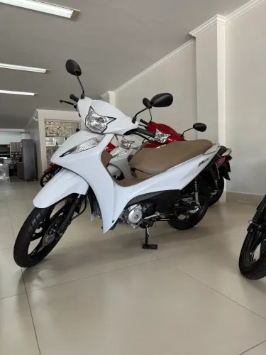 Biz 125 Ex semi nova apenas 6km rodados 