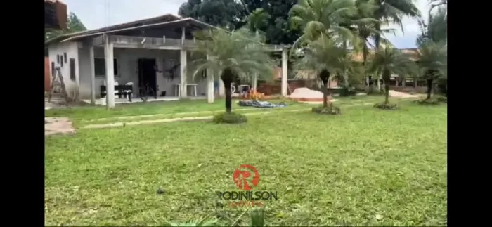 Terreno à venda com casa de 4 suítes, 2 piscinas, churrasqueira e amplo espaço - Tapanã, B
