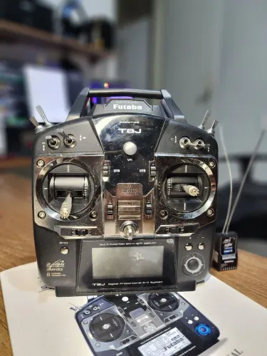Rádio Transmissor Futaba T8J 2.4GHz S-FHSS + Receptor R2008SB