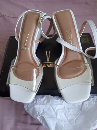 Linda Sandália VIZZANO.