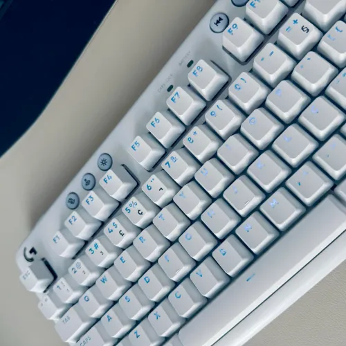 Teclado Gamer Logitech G715 Aurora Collection - Branco