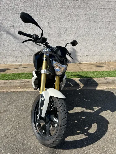 BMW G310 R - 2018 - CONSERVADA