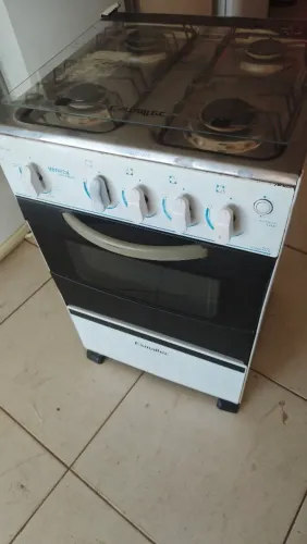 Fogão de 4 bocas excelente