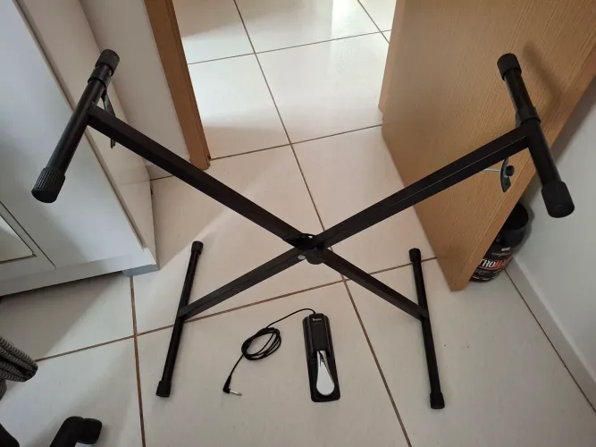Suporte para Teclado e Pedal Sustain NOVOS