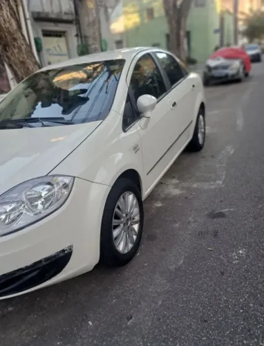 Fiat Linea Essence 1.8 Flex 16V 4P 2015