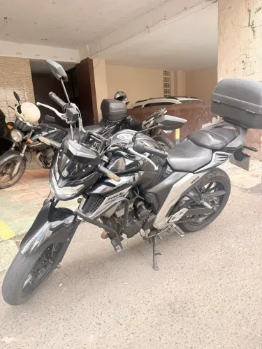 Yamaha Fazer 250 ABS 2019/2020 | Muito Conservada | Baú + Protetor de Carenagem