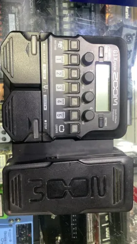 Pedaleira Zoom G1X Four para Guitarra com pedal de expressão