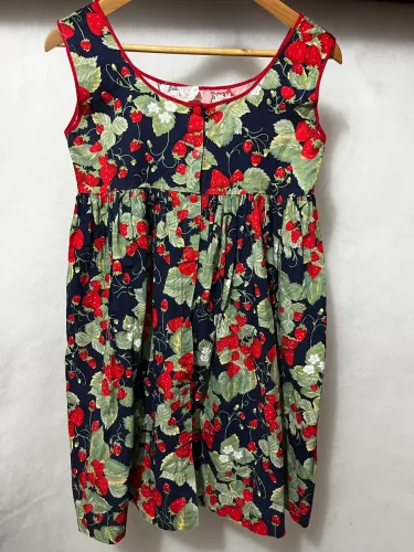 Vestido Infantil Usado Morango Vermelho e Azul Escuro