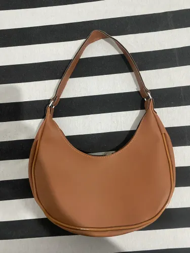 Bolsa marrom, sem marca específica