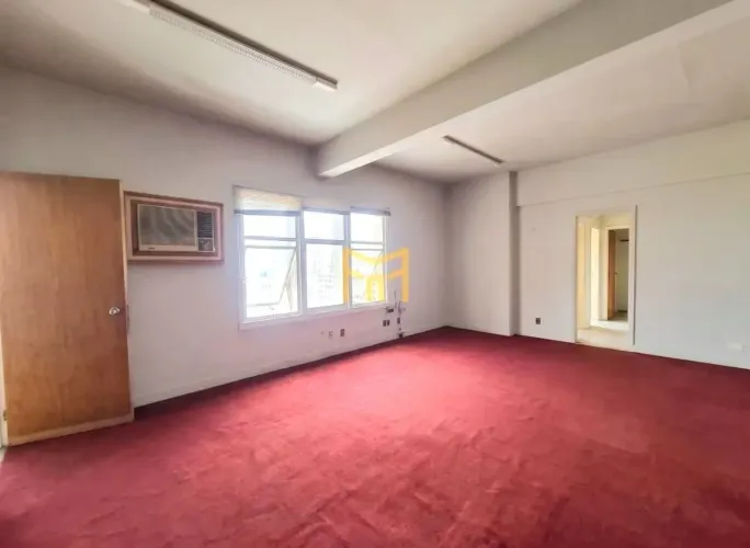 Oportunidade! Sala ampla e funcional no Centro de Belém. 80m².