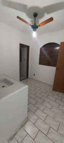 Aluga-se kitnet em laranjeiras 650,00