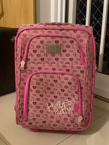 Mala de viagem Hello Kitty de bordo