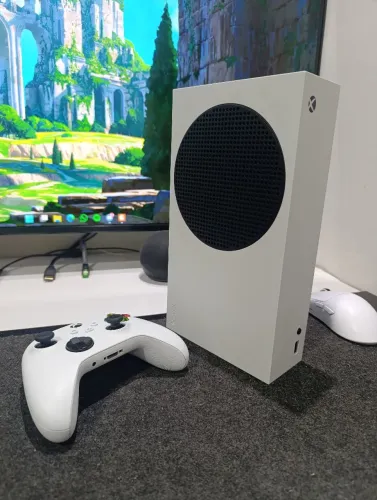 Xbox series S pouco usado