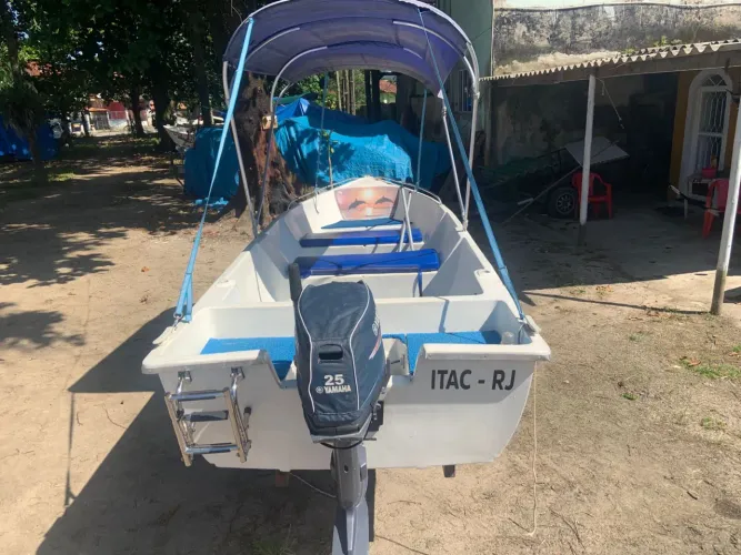 Barco de Fibra - Motor Yamaha 25hp - Com carreta rodoviária.