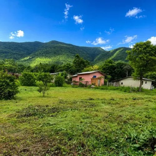 HOJE DE 60 POR 40 MIL - Terreno com 240m2 em Maquiné - 5km do centro