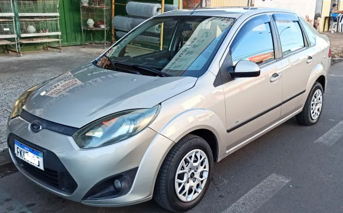 Ford Fiesta Sedan SE 1.6 8V Flex 4P 2014