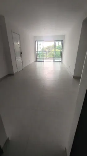 Pronto para morar com 04 quartos, 02 suítes 140 metros quadrados, no bairro de Apipucos.