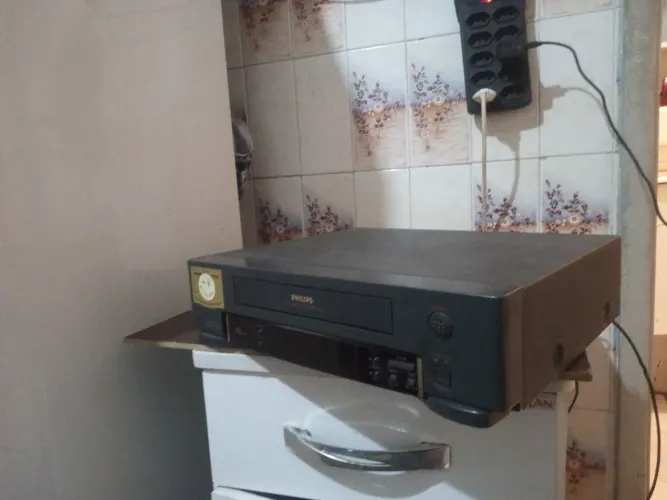Vídeo Cassete Philips Bivolt. Top. Brind , 5 fitas cassete