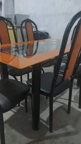 Mesa com 6 cadeiras