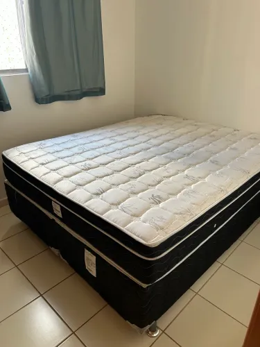 Cama queen size